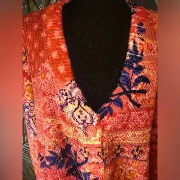 Venus Cardigan size Small - Picture 9 of 16